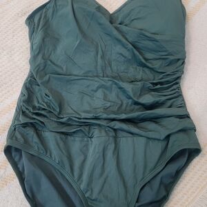 Jantzen Green One Piece Swimsuit with Elegant Ruching